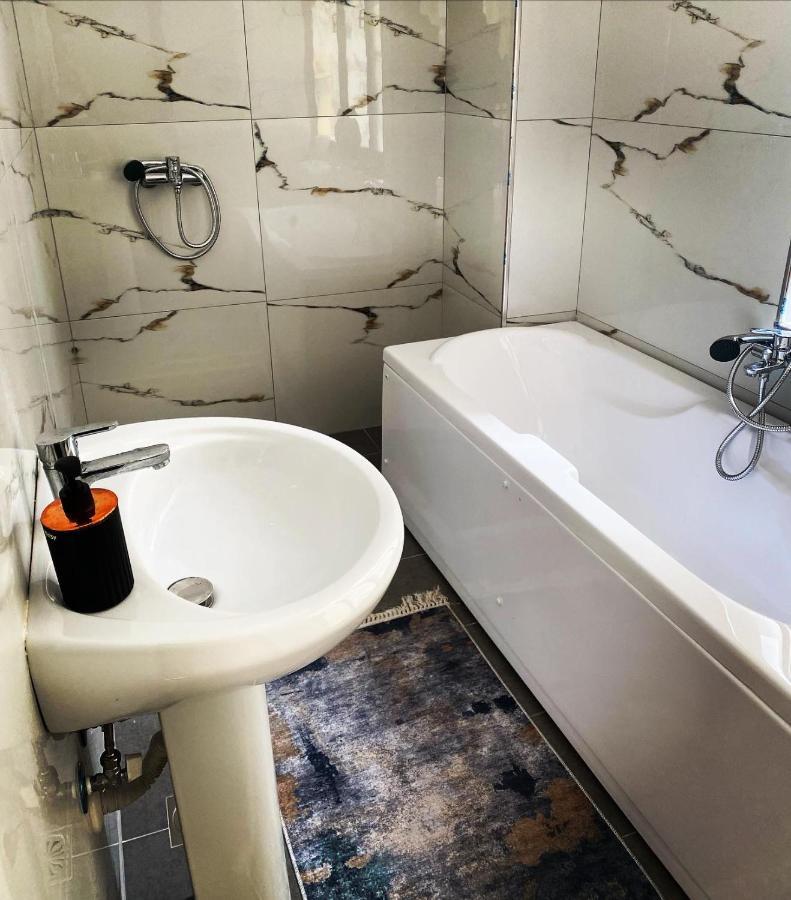 Kb Downtown Gjirokaster Apartment Luaran gambar